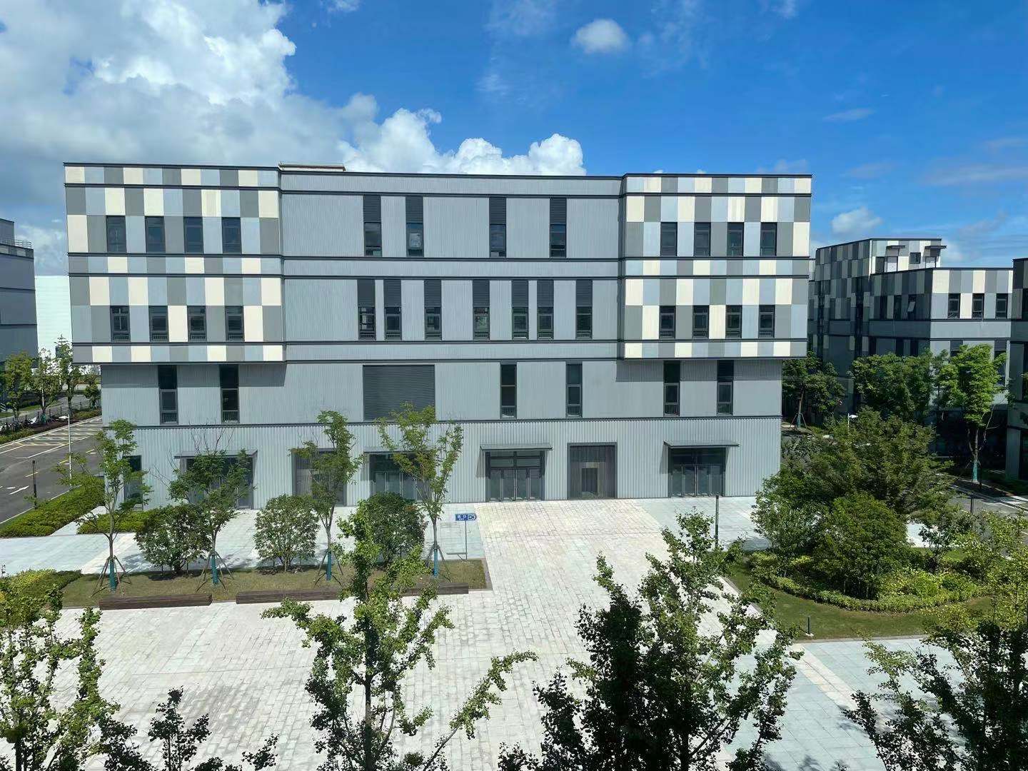 出租外高桥104园区首层楼上各3千平可分割招半导体医药器械等 