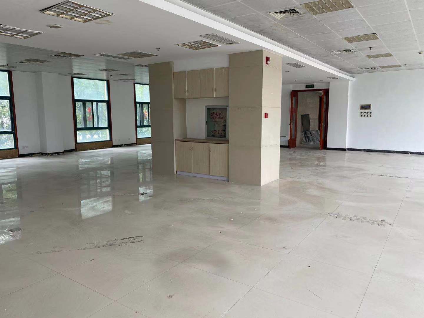 周浦医学园区，近申江路，独栋6千平，半层百平起租，研发办公等