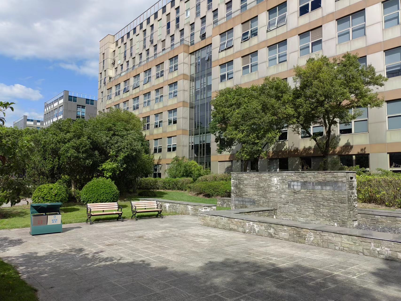 浦东招商，张江高科张江微电子港一楼1000~200平可分割 精装配家具