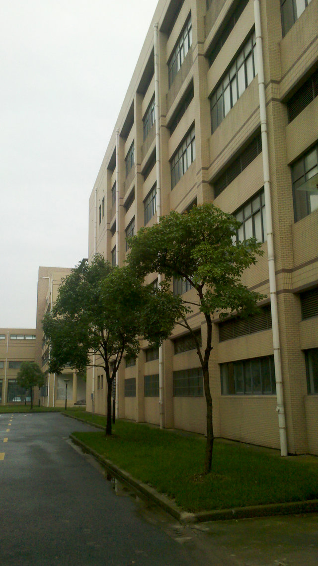 上海张江高科中科路地铁 五千平独栋研发楼2元出租。可环评 带蒸汽