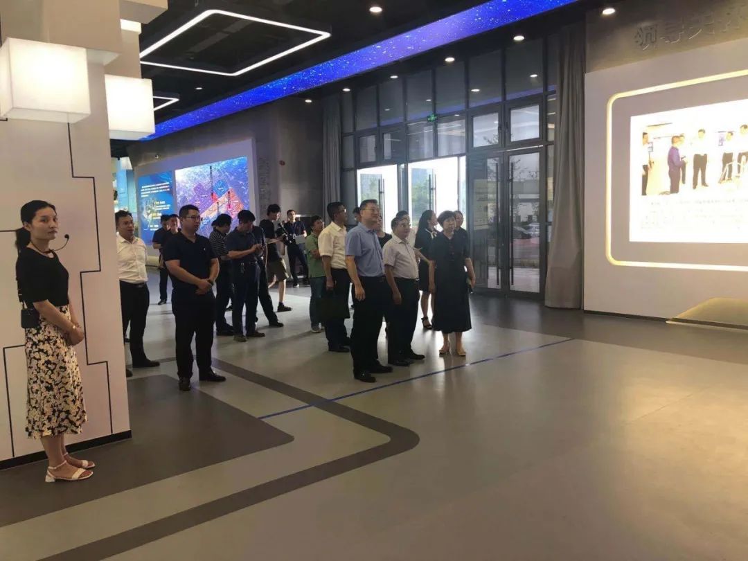 青岛大学党委书记参观潍坊中关村创新中心