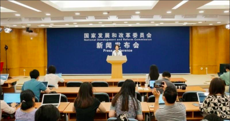国家发改委：推动出台促进新能源汽车产业发展的政策举措