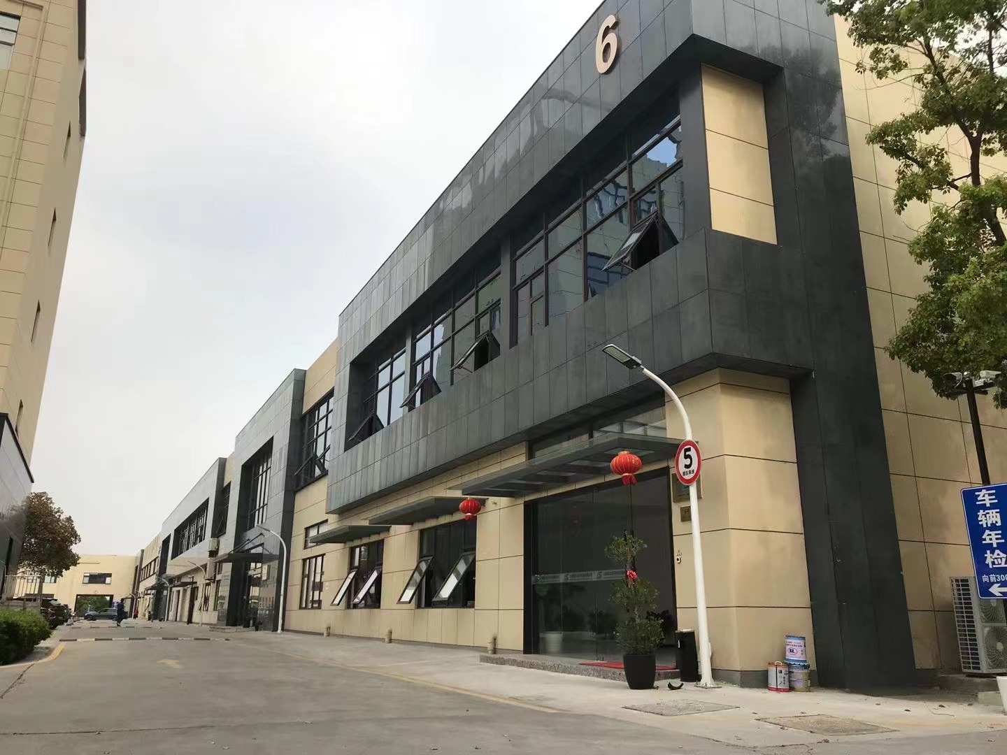 张江汽车产业园 近中环外环出入口 沿街3百至4千带装修环境好