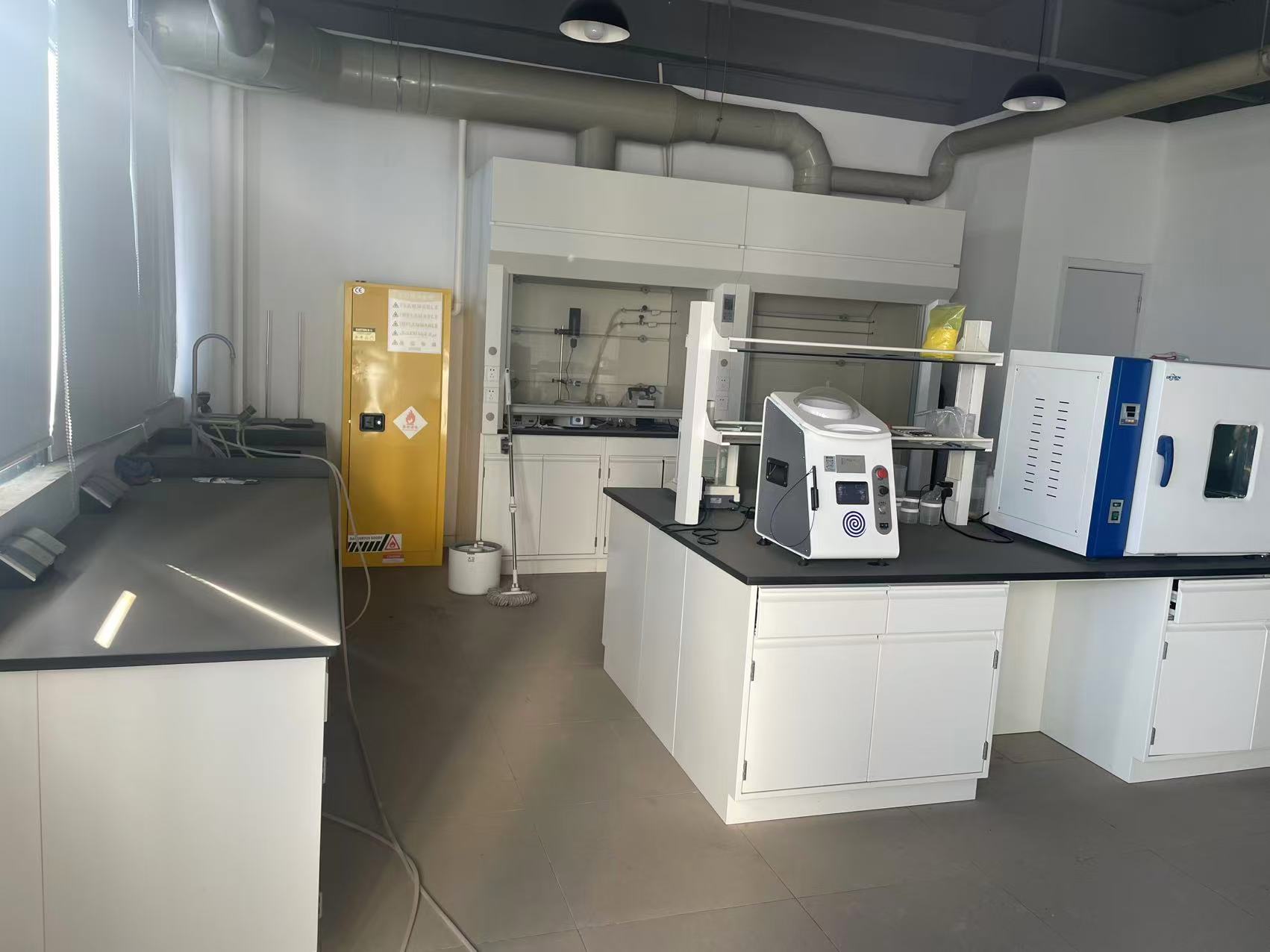出租张江科学城 130平带装修化学实验室有2台通风橱