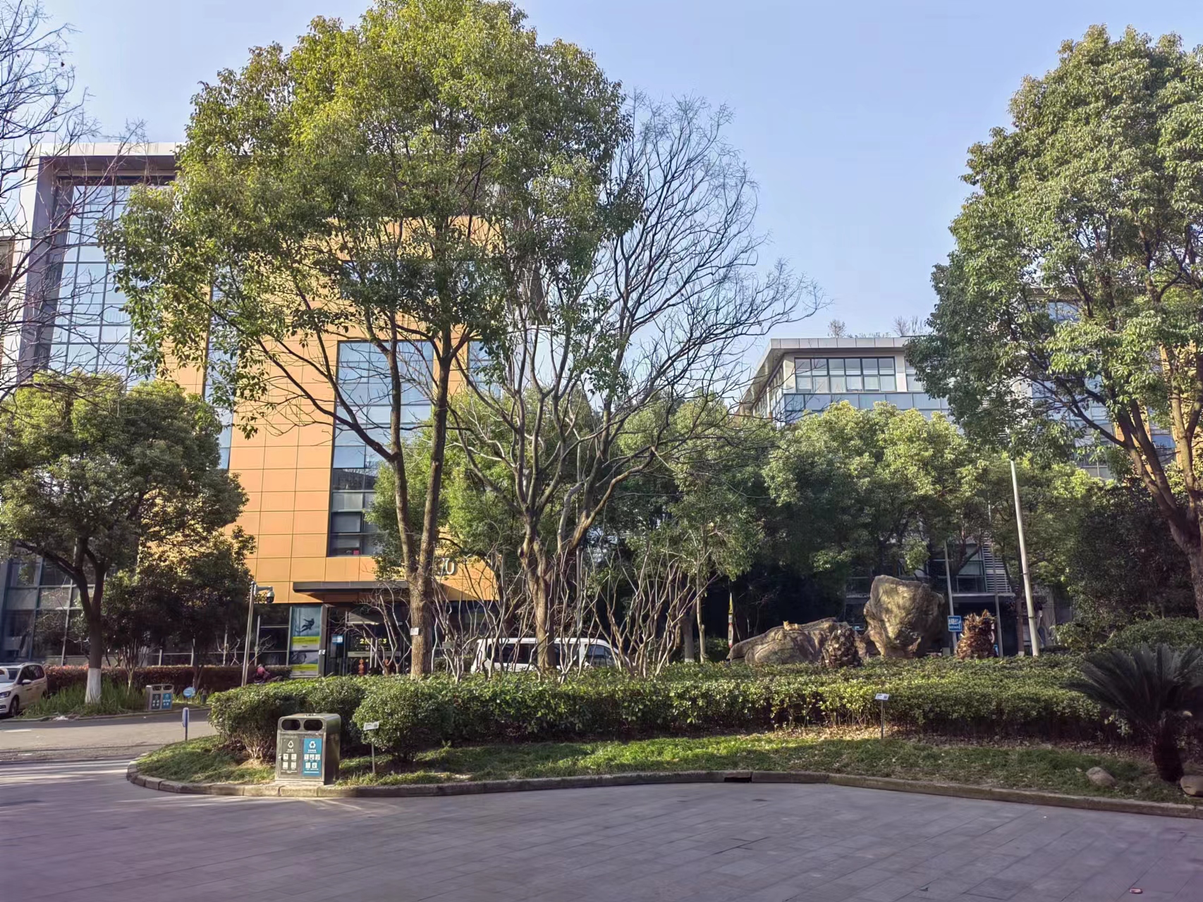 金桥地铁，一楼3至8百平，楼上2千，招医械，装备，智科技产业