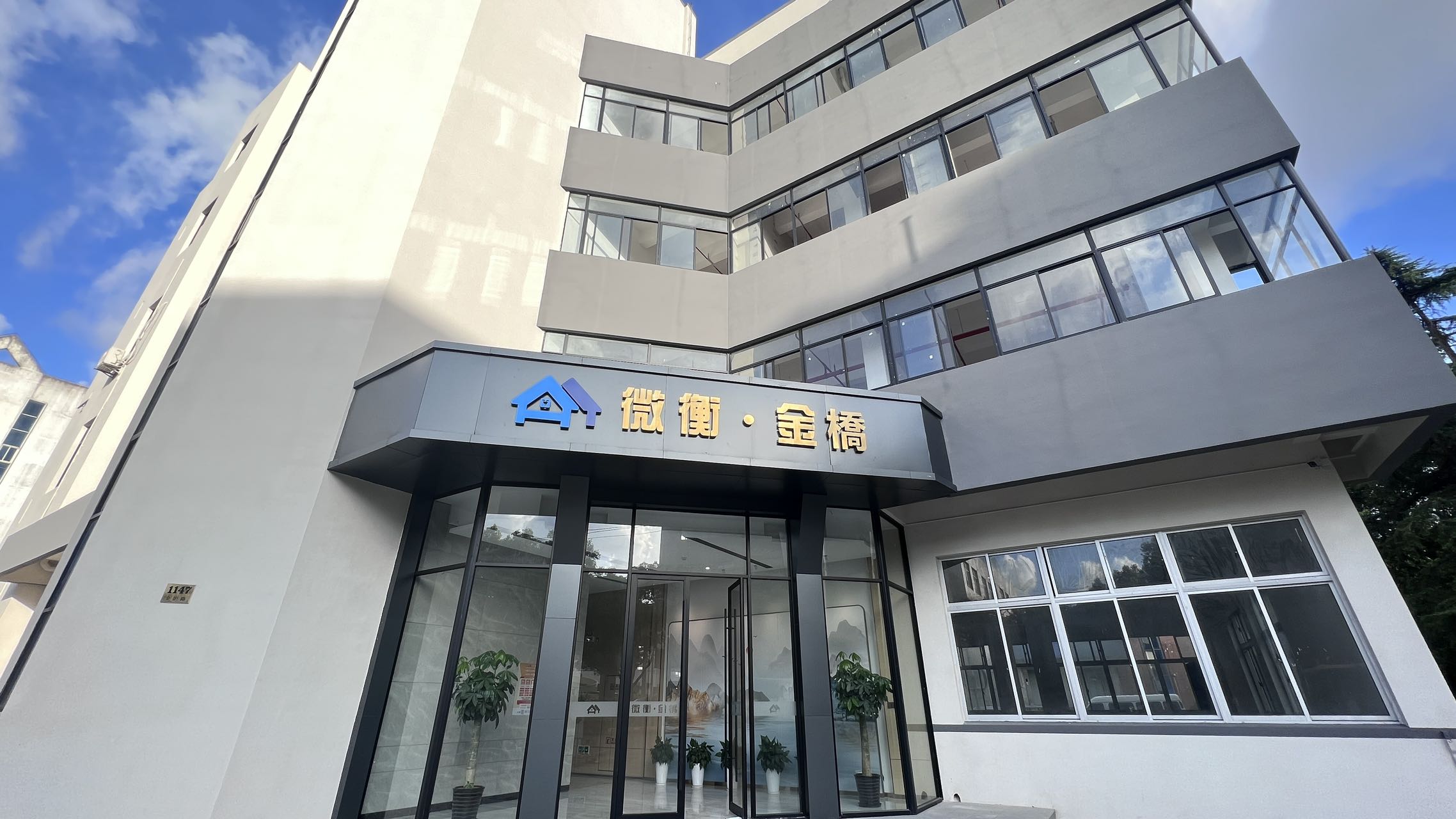 上海浦东金桥。1.6元起出租，厂房面积2百起办公组装研发仓储