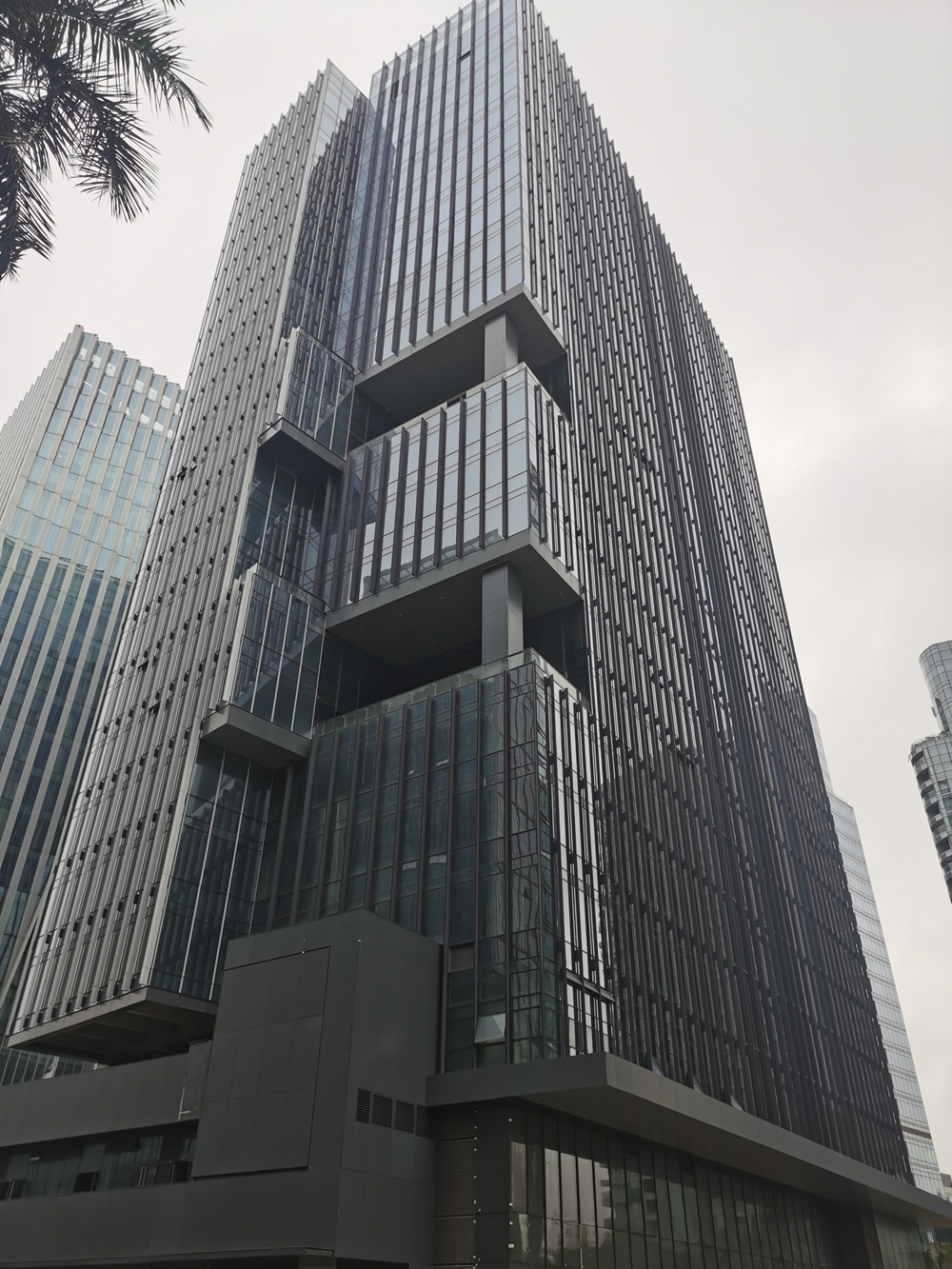 宝安中心地标写字楼整栋出售 深城投湾流大厦